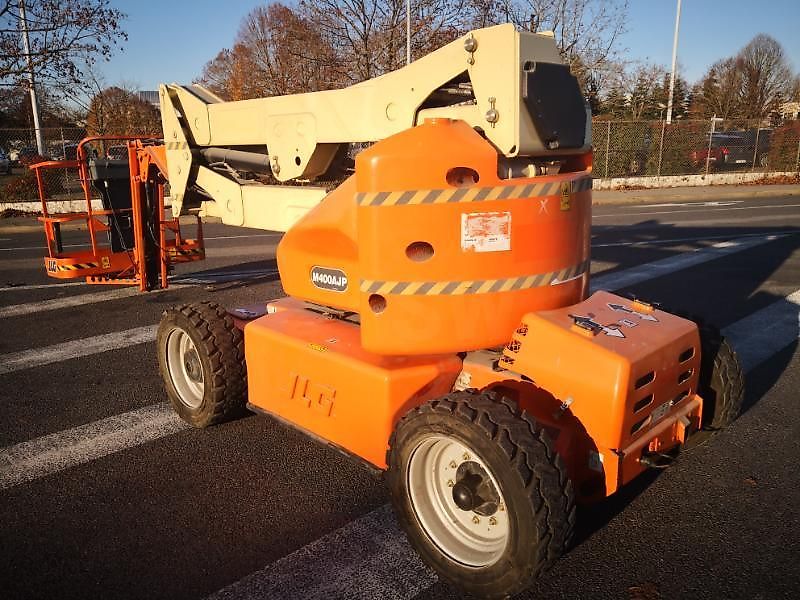 JLG M400AJP
