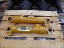 Liebherr - Zylinder / Hydr.-Zylinder für Hydr.-Greifer GM 10 - Abmessung: für Bolzen 45mm, Breite 52mm - Arbeitslänge: 710/1040 mm - Bagger: 16t-24t