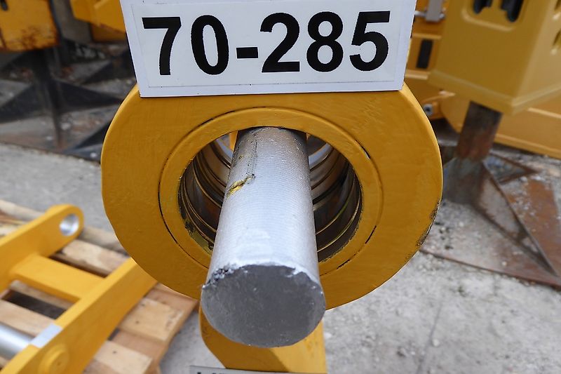 Liebherr - Greifergabel V-Gelenk Aufnahme Hydr.-Greifer - Bagger oben Bolzen 70 mm, Aufnahmebreite außen 285 mm - Aufnahme unten Bolzen 60 mm, Aufnahme-Breite 80 mm