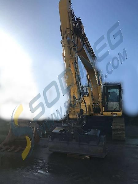 Komatsu PC210LCI-11